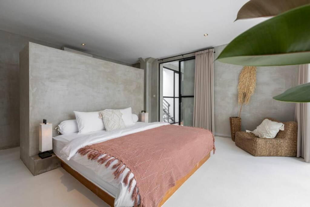 Villa 4br Luxe Pool Villa-canggu Near Finns-wifi,parking Canggu (Bali)