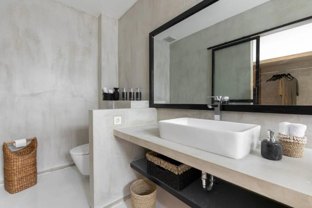 4br Luxe Pool Villa-canggu Near Finns-wifi,parking