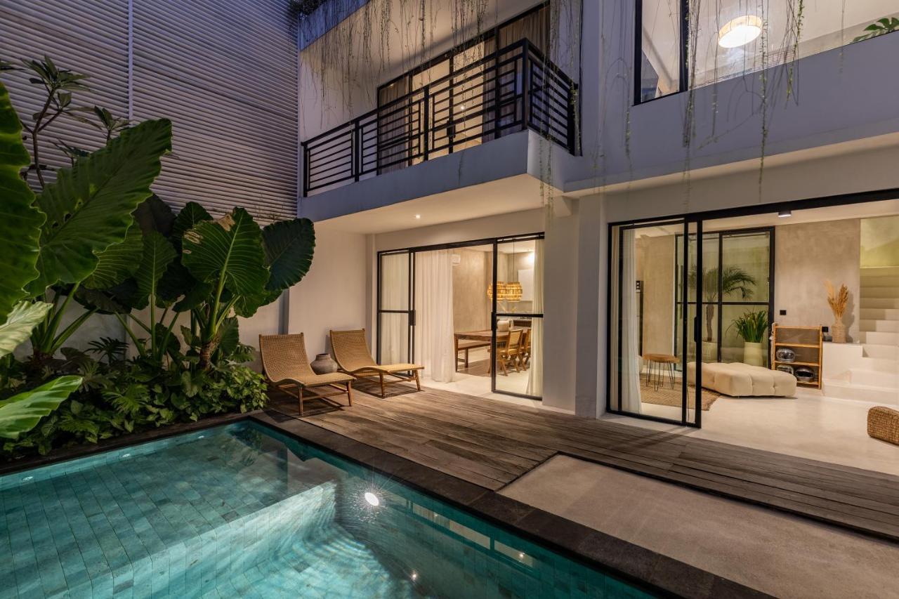 Villa 4br Luxe Pool Villa-canggu Near Finns-wifi,parking