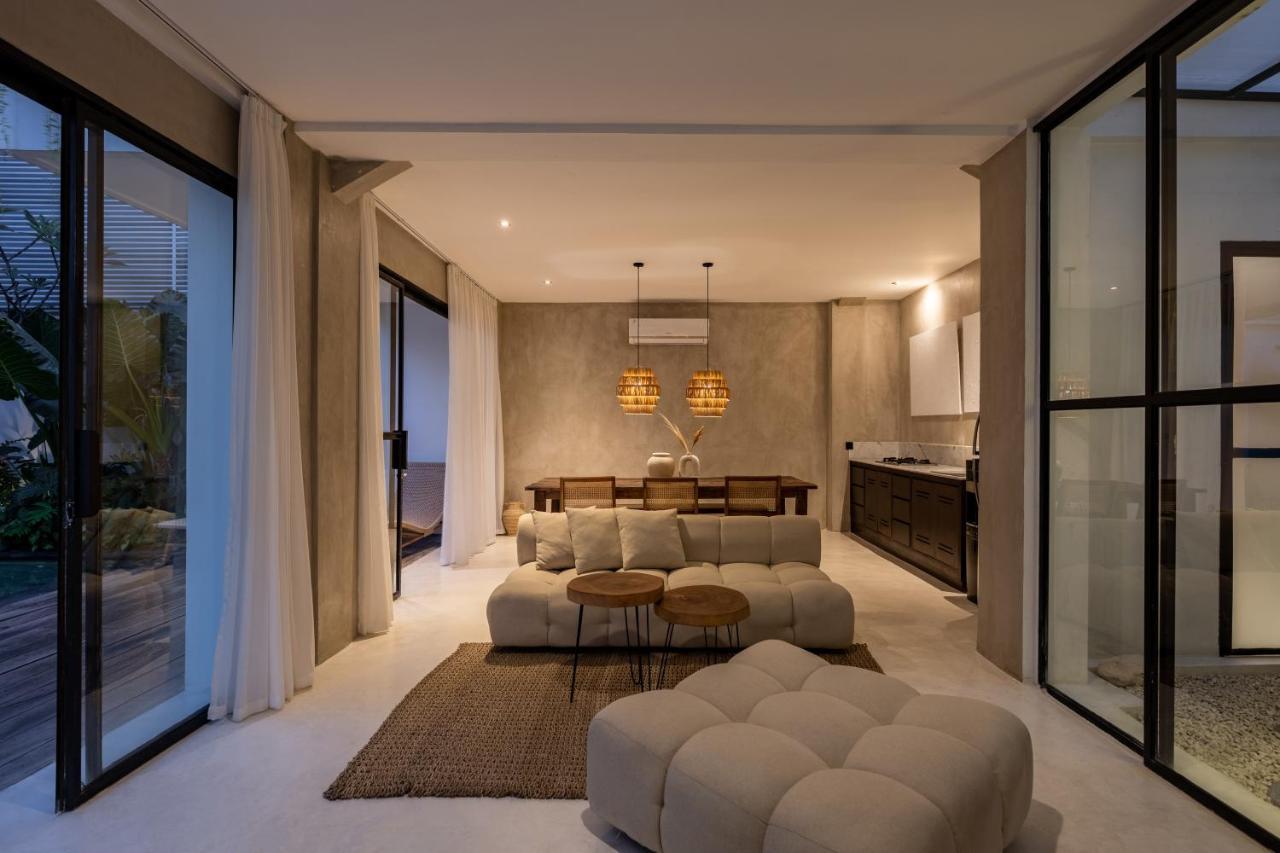 Villa 4br Luxe Pool Villa-canggu Near Finns-wifi,parking