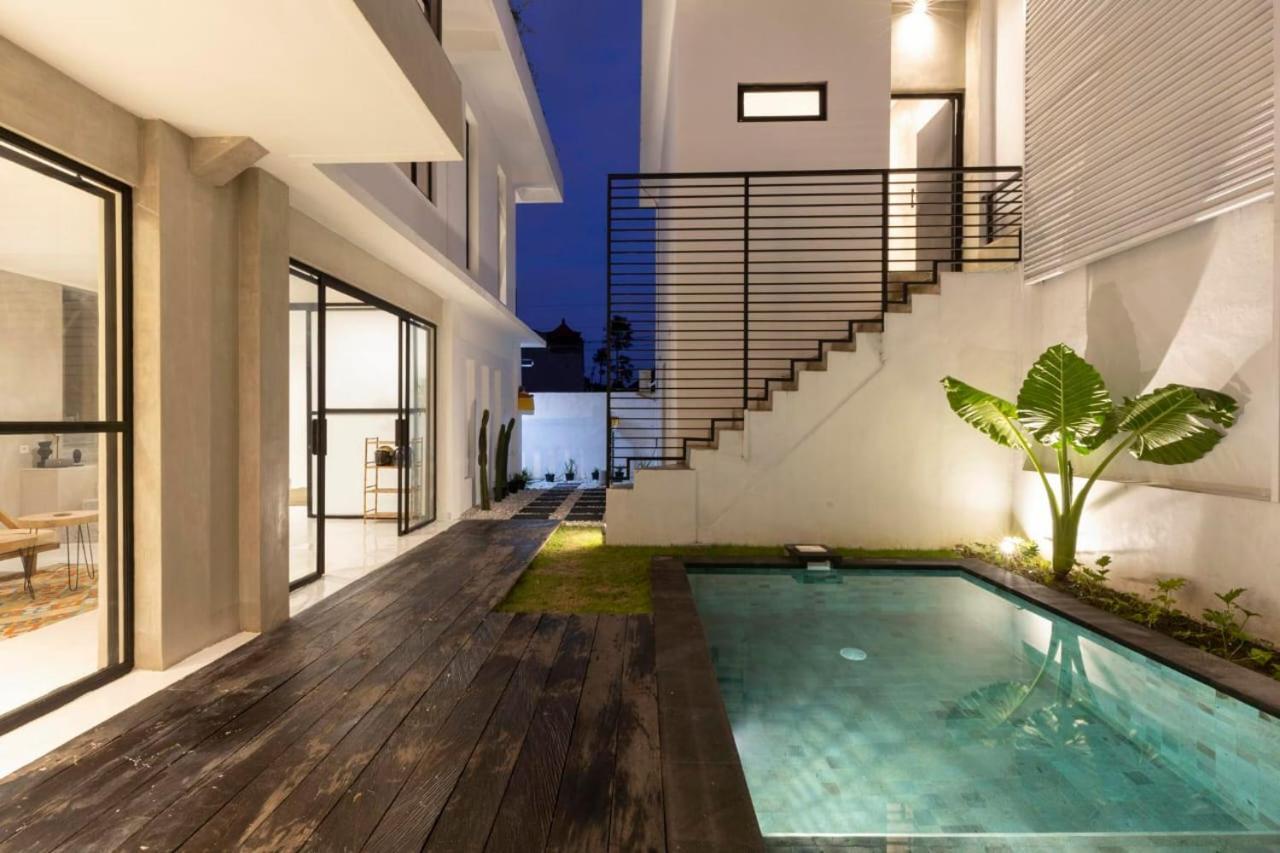 Villa 4br Luxe Pool Villa-canggu Near Finns-wifi,parking